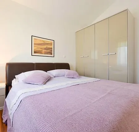 Varga Apartman Zára