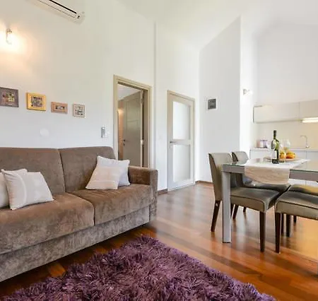 Varga Apartment *